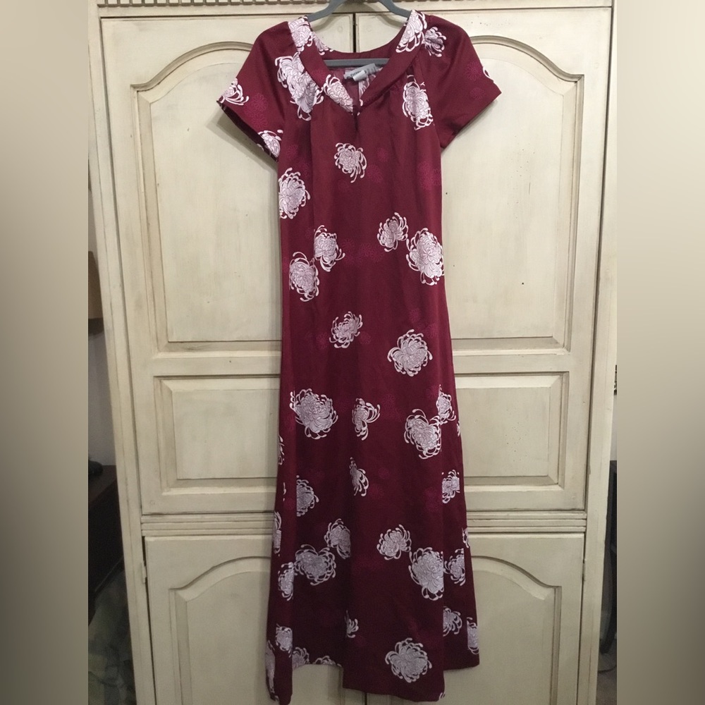 Hilo Hattie Women’s Red And White Floral Maxi Dress Size S EUC